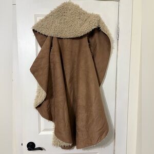 QED London Cream Faux Fur Cape